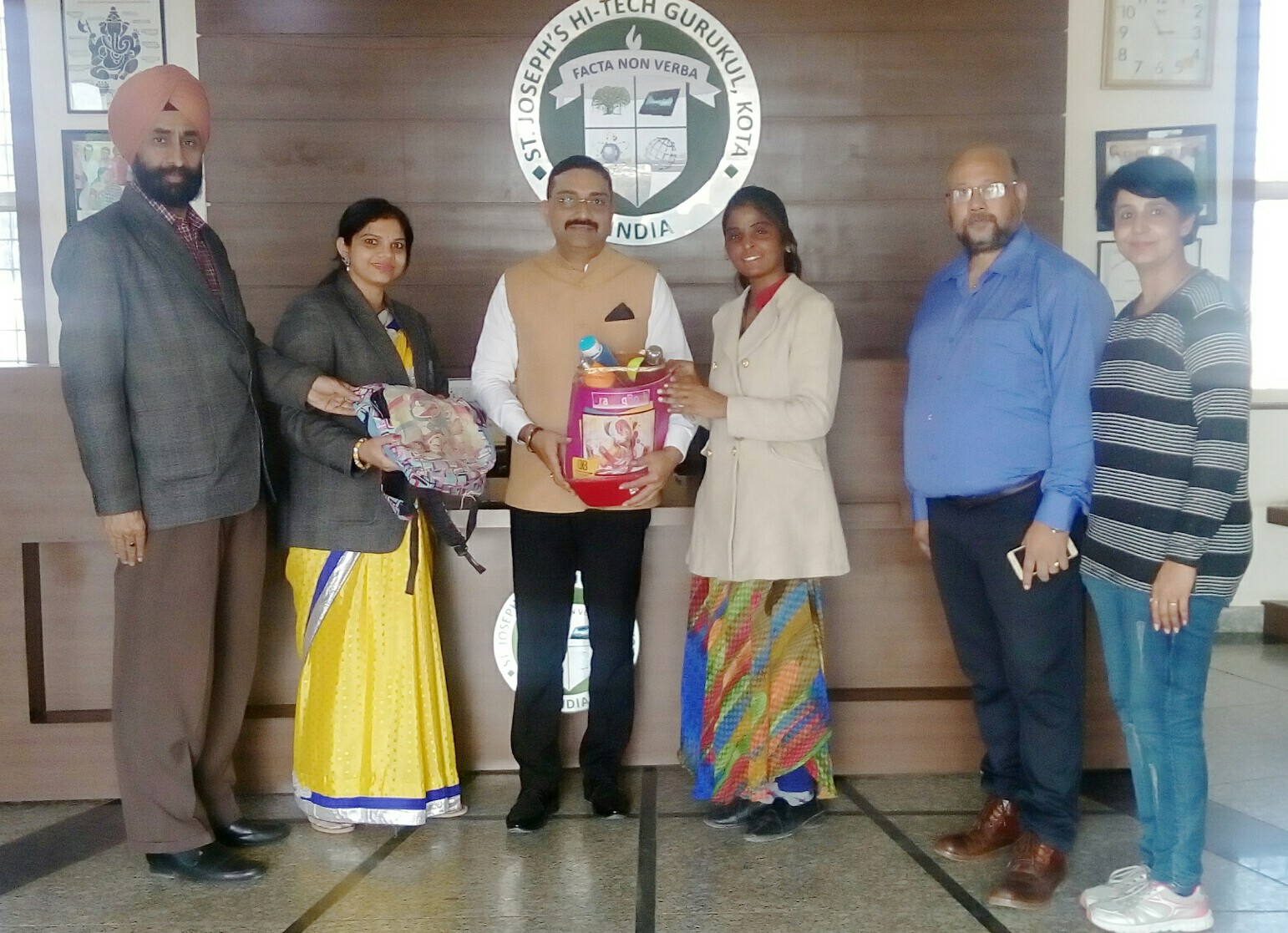 स्टेशनरी बैंक को मिल रहा है कोटा वासियों का सहयोग