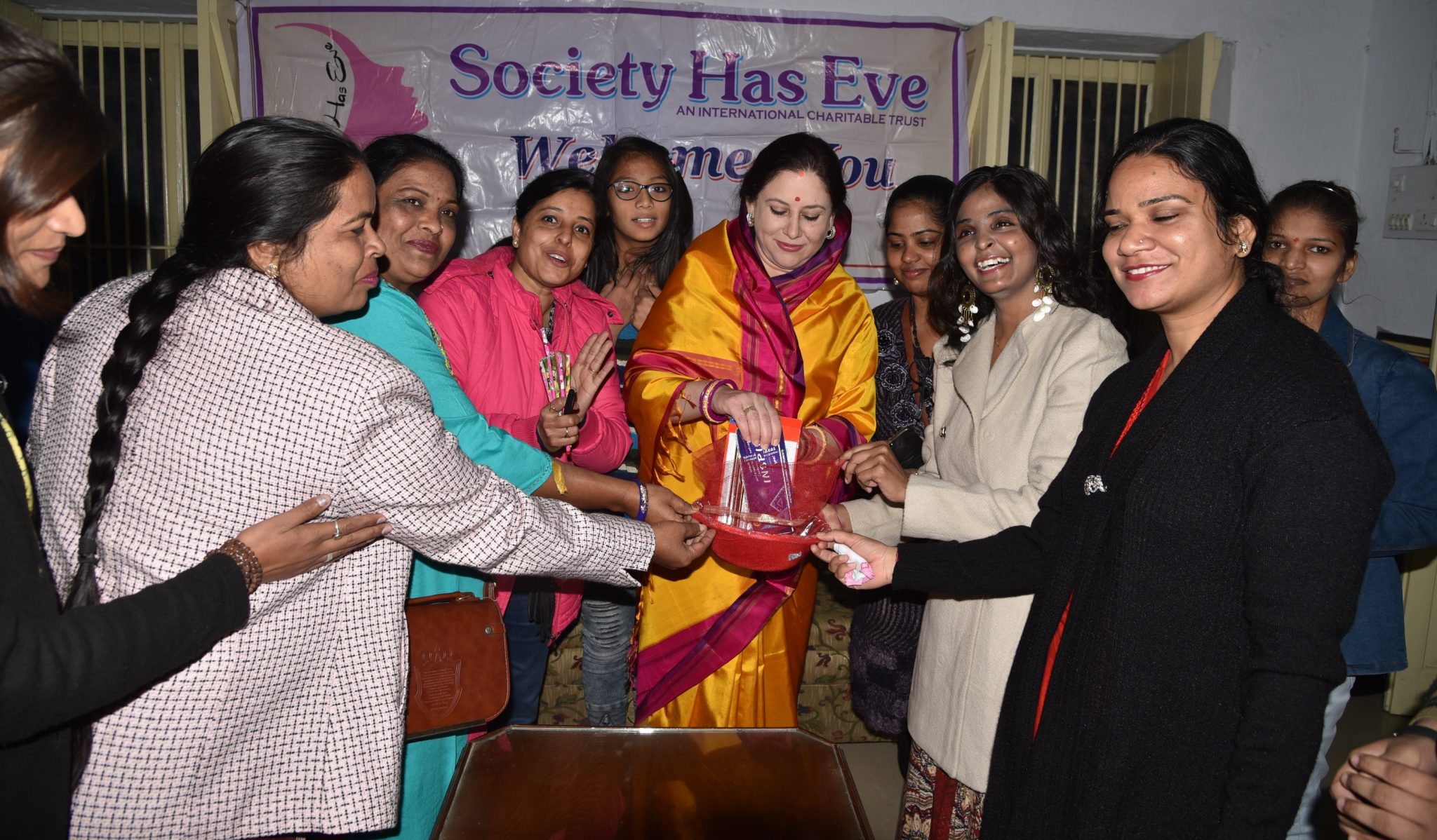 स्टेशनरी बैंक के पोस्टर का विमोचन