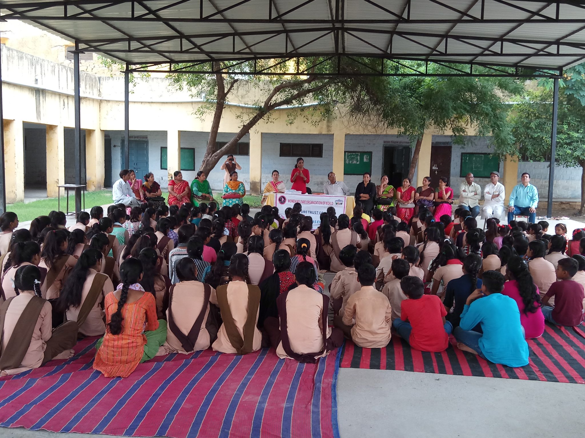 देवी महान और पवित्र है तो हम भी पवित्र