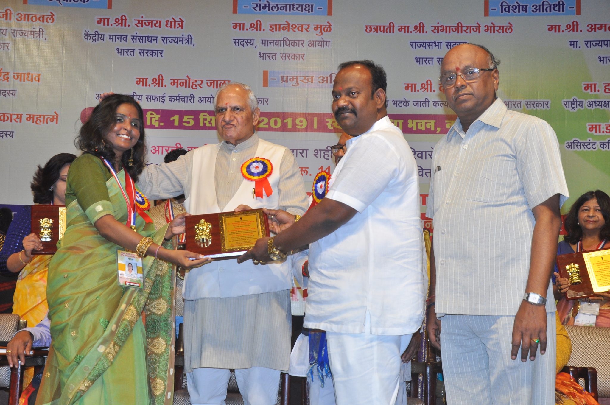 डॉ. निधि प्रजापति को राष्ट्रीय शिक्षक समाज गौरव सम्मान