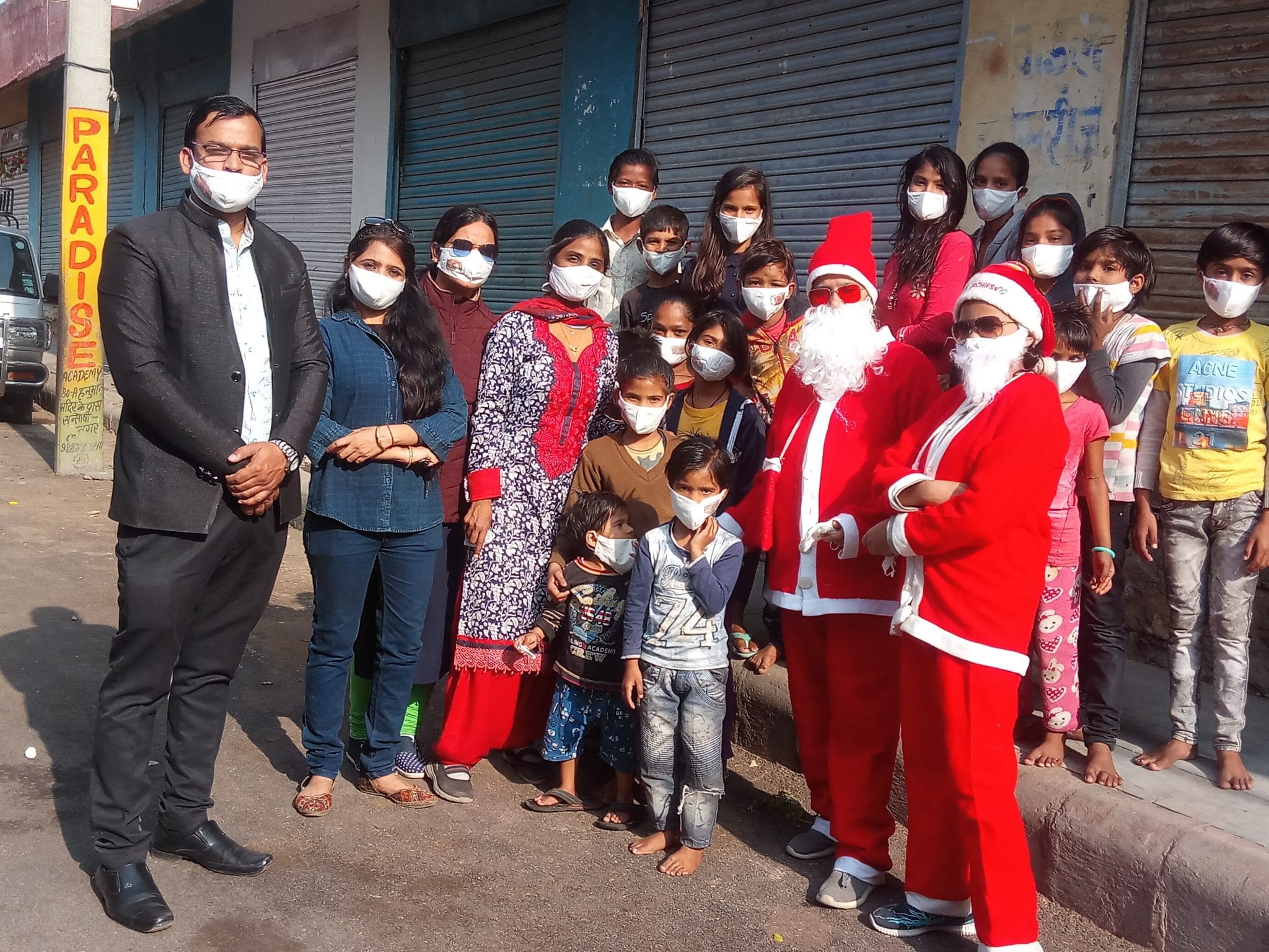 सांता इस साल कोरोना से दु:खी है