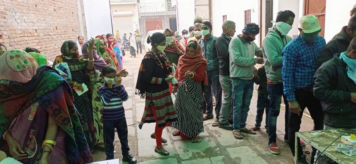 · सभी राशन वाले मास्क वाले उपभोक्ताओं को ही प्रवेश दे : डॉ. निधि · बिना मास्क वालों को कोई सामान न दे · कोटा उत्तर के वार्ड 41 के पंचमुखी चौराहे व प्रेम नगर तृतीय में मास्क वितरित