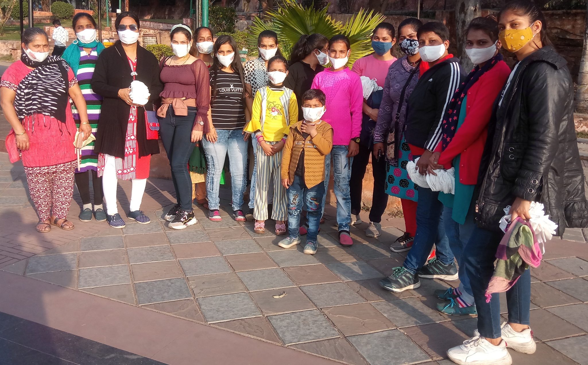 केवल 2 घंटे में ही 1000 मास्क तीनों उद्यानों में वितरित