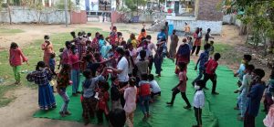 होली के रंग उड़िया बस्ती के संग