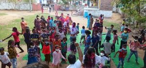 होली के रंग उड़िया बस्ती के संग