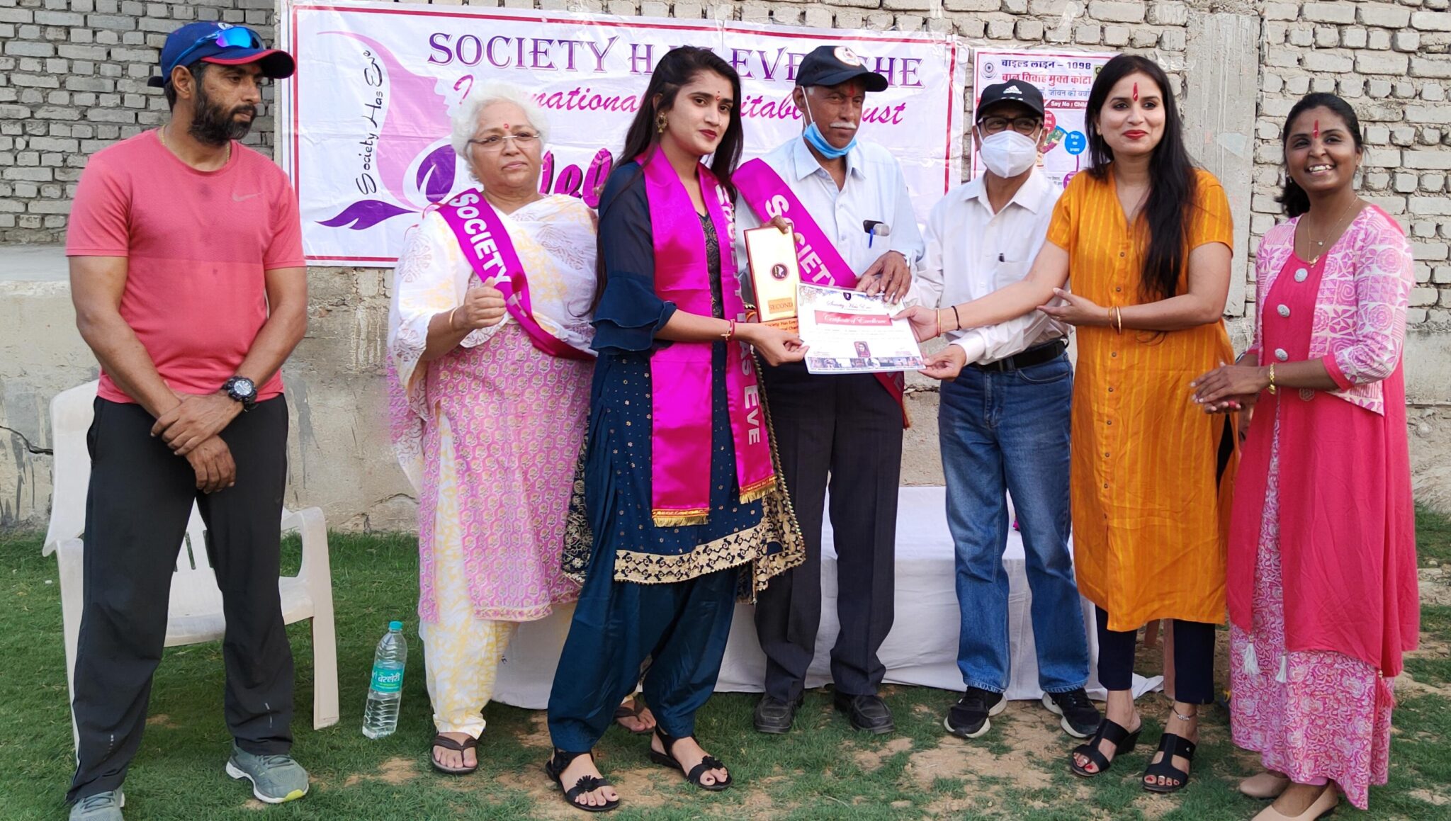 गुल्फ्शा ज़ारिफ ने तृतीय पुरस्कार प्राप्त किया -SHE