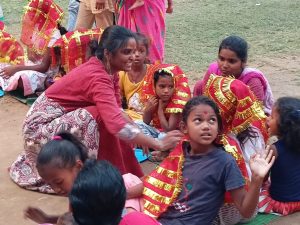 पुष्प वर्षा और वैदिक मंत्रोचारण के साथ हुआ कन्याओं का पूजन |