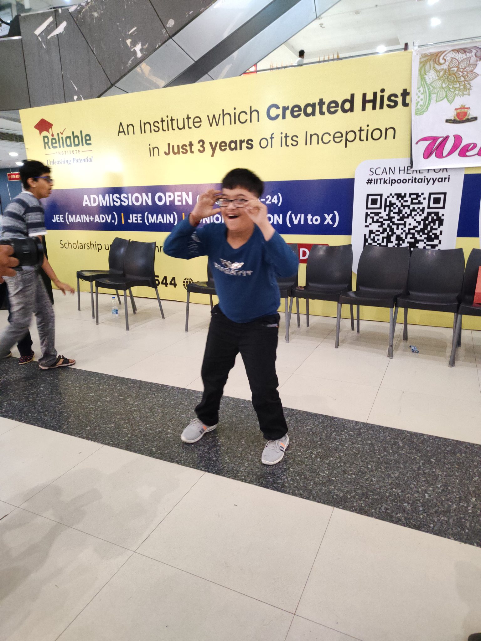 संस्था अध्यक्ष डॉ. प्रजापति ने बताया कि कार्यक्रम के मुख्य अतिथि आर पी एफ के एडिशनल कमिश्नर संजय चौधरी और अध्यक्षता यूनि कल्चर ट्रस्ट ऑफ इंडिया के अनंत पुरोहित ने की