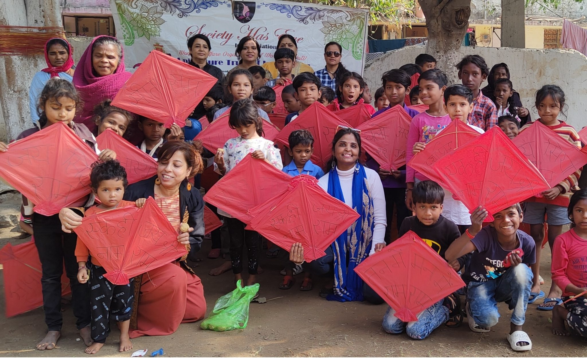 संक्राति पर उडेंगी राम नाम की पतंग,आसमान में लहराएगी जय श्री रामजय की पतंगे,पतंगों से दिया सन्देश चलो अयोध्या,तन में राम, मन में राम जय श्री राम जय श्री राम.