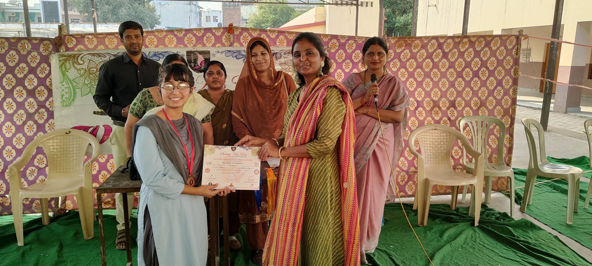 ट्रस्ट की अध्यक्ष डॉ. निधि प्रजापति ने बताया की भारत में सांस्कृतिक, साहित्यिक और खेल प्रतिभाओं की कमी नहीं है उन्हें केवल के अवसर देने की आवश्यकता है