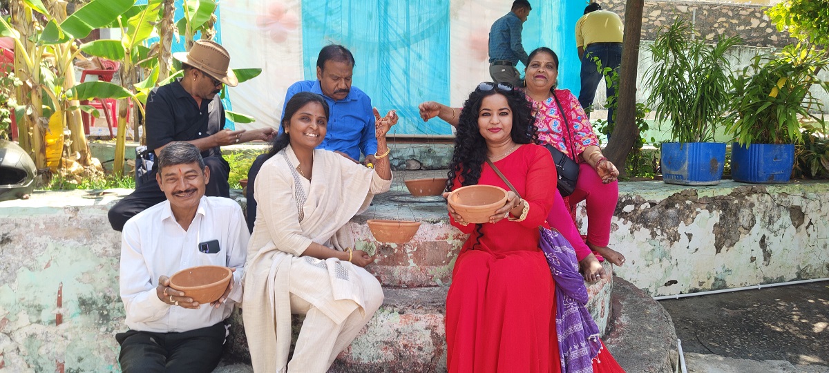 सभी करे अपने घरों और छतों पर पक्षियों के दाने पानी की व्यवस्था