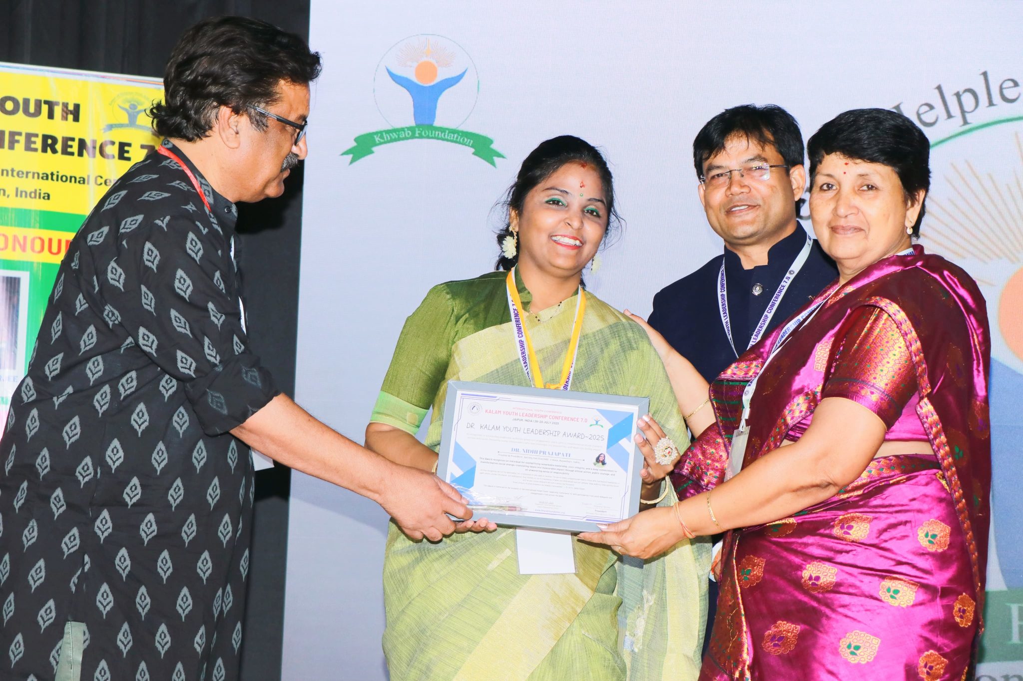 सोसाइटी हैस ईव शी इंटरनेशनल चैरिटेबल ट्रस्ट की अध्यक्षा और नेशनल युथ अवार्डी डॉ. निधि प्रजापति को डॉ. कलाम युथ इंटरनेशनल लीडरशिप अवार्ड